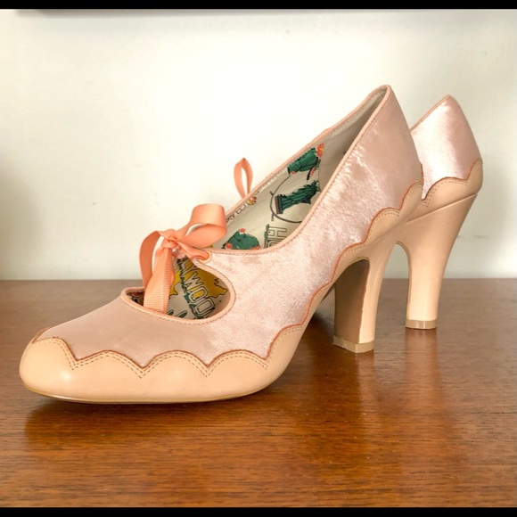 Miss L Fire NWOT Maxie silk ribbon pump - Picture 1 of 9